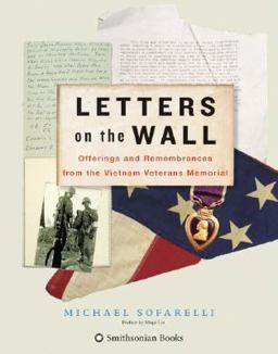 Letters on the Wall Offerings and Remembrances from the Vietnam Veterans Memorial  9780061148774 Front Cover