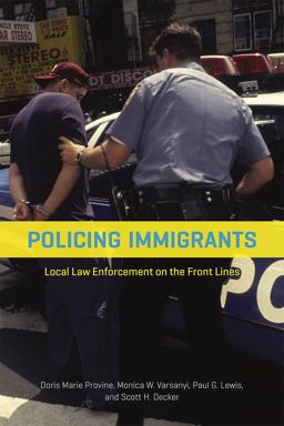 Policing Immigrants: Local Law Enforcement on the Front Lines  9780226363189 Front Cover