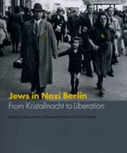Jews in Nazi Berlin From Kristallnacht to Liberation  9780226521572 Front Cover