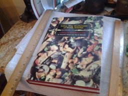 Edible Wild Mushrooms of North America A Field-to-Kitchen Guide  9780292720794 Front Cover