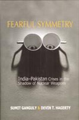 Fearful Symmetry India-Pakistan Crises in the Shadow of Nuclear Weapons  9780295986357 Front Cover