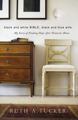 Black and White Bible, Black and Blue Wife My Story of Finding Hope after Domestic Abuse  9780310524984 Front Cover