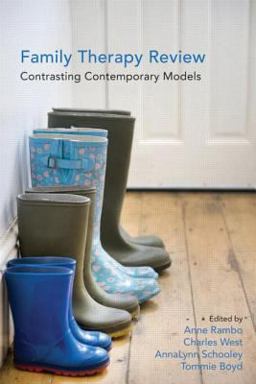 Family Therapy Review: Contrasting Contemporary Models  9780415806633 Front Cover
