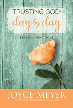 Trusting God Day by Day 365 Daily Devotions  9780446538589 Front Cover