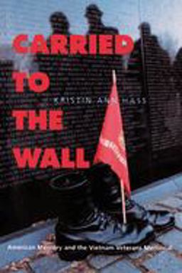Carried to the Wall American Memory and the Vietnam Veterans Memorial  9780520213173 Front Cover