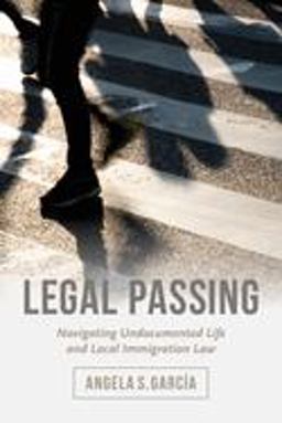 Legal Passing Navigating Undocumented Life and Local Immigration Law  9780520296756 Front Cover