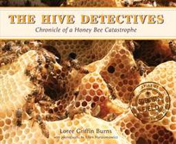 Hive Detectives Chronicle of a Honey Bee Catastrophe  9780544003262 Front Cover