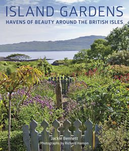 Island Gardens Havens of Beauty Around the British Isles  9780711239753 Front Cover