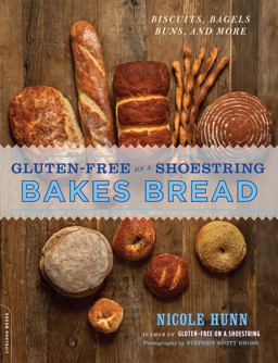 Gluten-Free on a Shoestring Bakes Bread (Biscuits, Bagels, Buns, and More)  9780738216850 Front Cover
