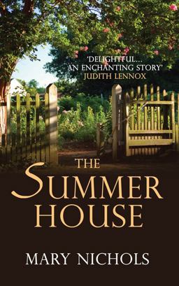 Summer House The Moving and Heartwarming Family Story  9780749007324 Front Cover