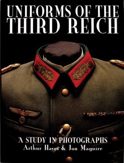 Uniforms of the Third Reich : A Study of Photographs  9780764303586 Front Cover