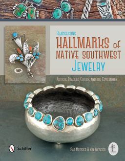 Reassessing Hallmarks of Native Southwest Jewelry Artists, Traders, Guilds, and the Government  9780764346705 Front Cover