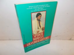 Spider Woman's Granddaughters : Traditional Tales and Contemporary Writing by Native American Women  9780807081006 Front Cover
