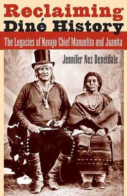 Reclaiming Dinï¿½ History The Legacies of Navajo Chief Manuelito and Juanita  9780816526604 Front Cover