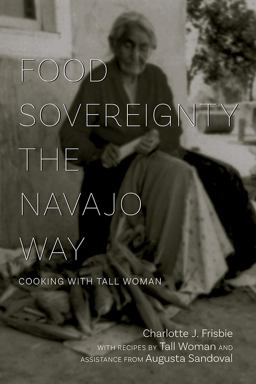 Food Sovereignty the Navajo Way Cooking with Tall Woman  9780826358875 Front Cover