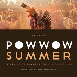 Powwow Summer A Family Celebrates the Circle of Life  9780873519106 Front Cover