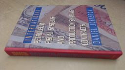 International Petroleum Fiscal Systems and Production Sharing Contracts  9780878144266 Front Cover
