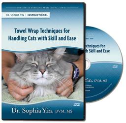 Towel Wrap Techniques for Handling Cats with Skill and Ease Low Stress Handling Professional Series  9780983789260 Front Cover