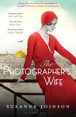 Photographer's Wife  9781408840801 Front Cover