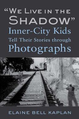 We Live in the Shadow : Inner-City Kids Tell Their Stories Through Photographs  9781439907900 Front Cover