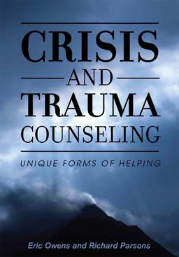 Crisis and Trauma Counseling Unique Forms of Helping  9781516528035 Front Cover