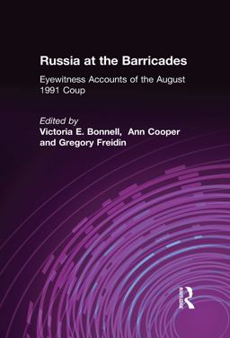 Russia at the Barricades: Eyewitness Accounts of the August 1991 Coup Eyewitness Accounts of the August 1991 Coup  9781563242724 Front Cover
