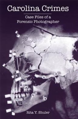 Carolina Crimes: Case Files of a Forensic Photographer  9781596291669 Front Cover