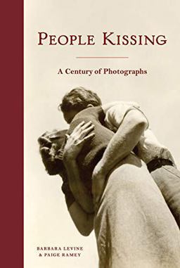 People Kissing: a Century of Photographs (Vintage Snapshots and Postcards, a Great Gift for Engagements, Wedding Showers, and Anniversaries)  9781616897642 Front Cover