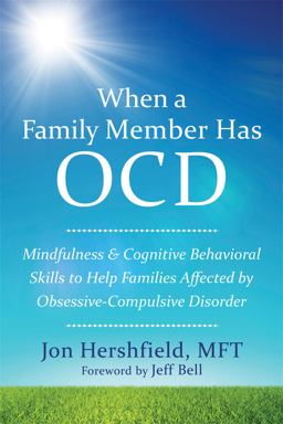 When a Family Member Has OCD Mindfulness and Cognitive Behavioral Skills to Help Families Affected by Obsessive-Compulsive Disorder  9781626252462 Front Cover