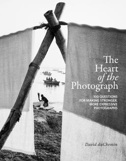 Heart of the Photograph 100 Questions for Making Stronger, More Expressive Photographs  9781681985459 Front Cover