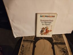 LE MARIAGE DE FIGARO 1st 9782038710311 Front Cover