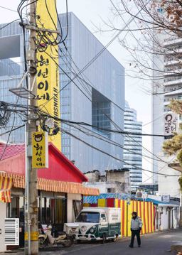 David Chipperfield: a Book about a Large Building Recently Built in Asia